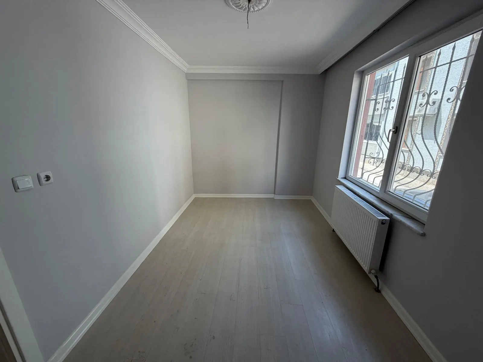 BURSA GEMLİK DENİZE 50 METRE MESAFEDE 2+1 FIRSAT DAİRE
