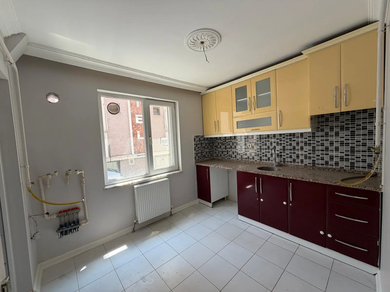 BURSA GEMLİK DENİZE 50 METRE MESAFEDE 2+1 FIRSAT DAİRE