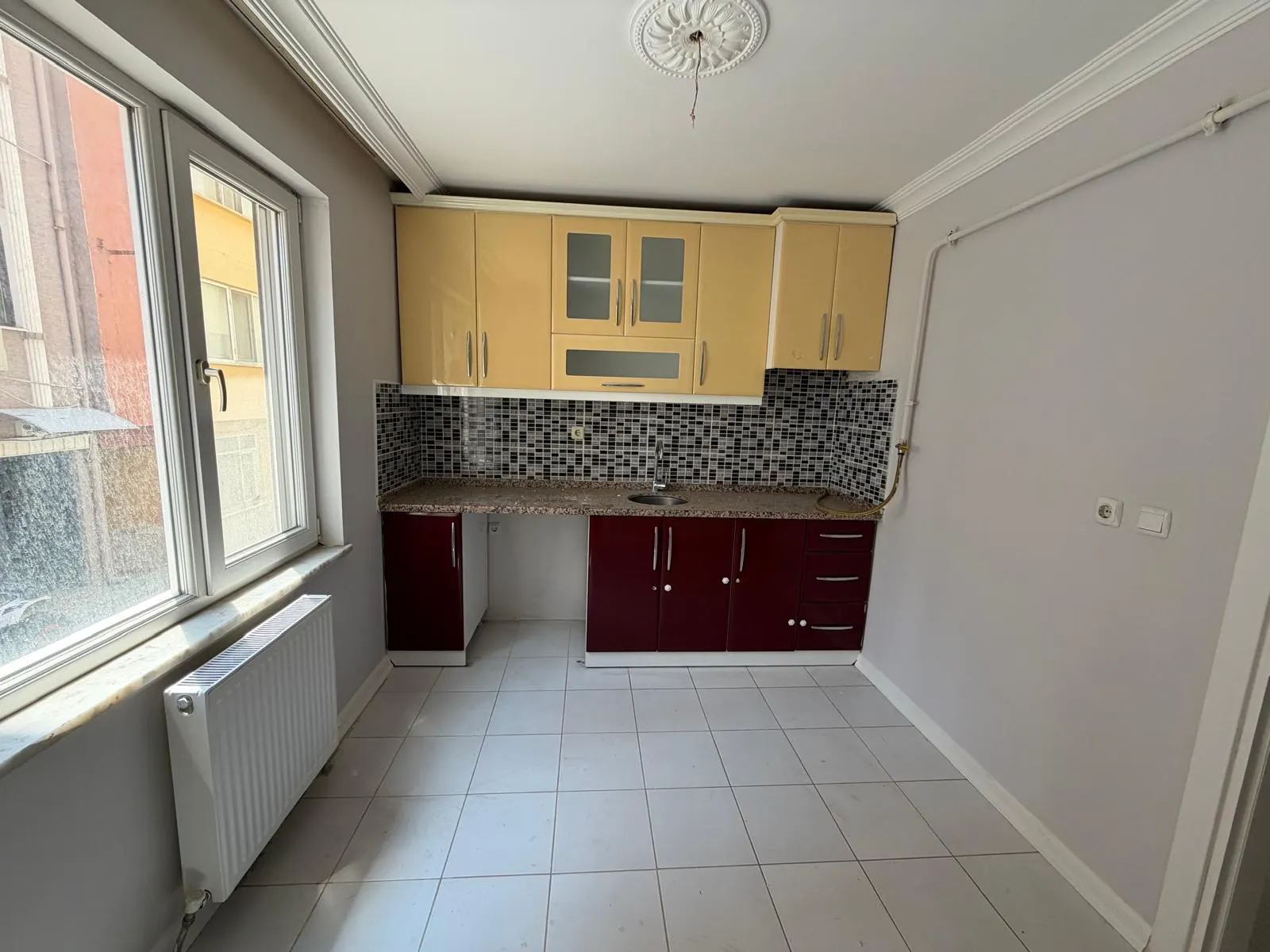 BURSA GEMLİK DENİZE 50 METRE MESAFEDE 2+1 FIRSAT DAİRE